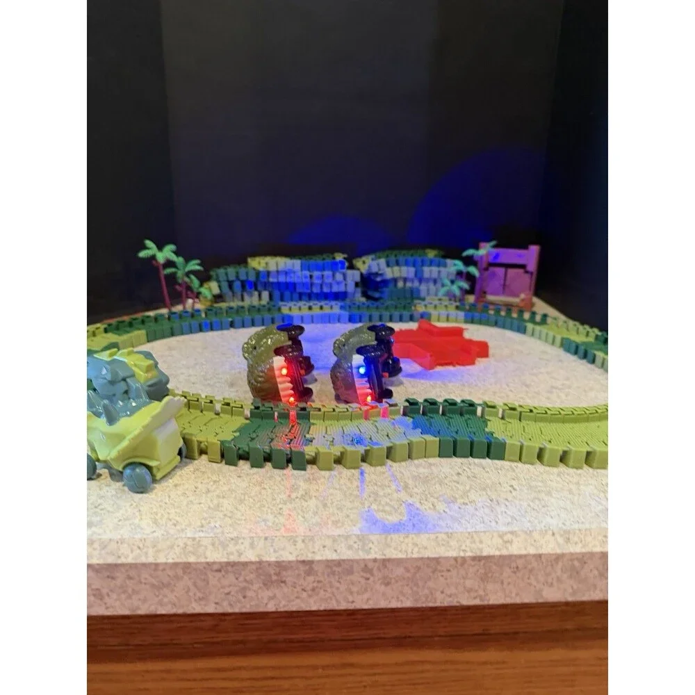 Dinosaur Race Track Playset Battery Light-Up Dino Cars TESTED WORKING Complete